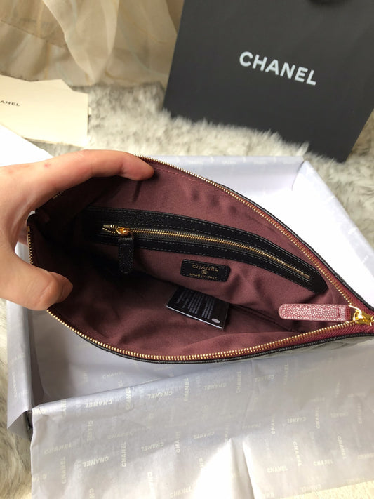 Chanel 小號手拿包-金扣