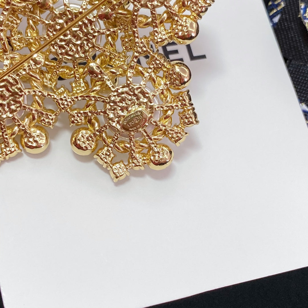 Chanel 胸針