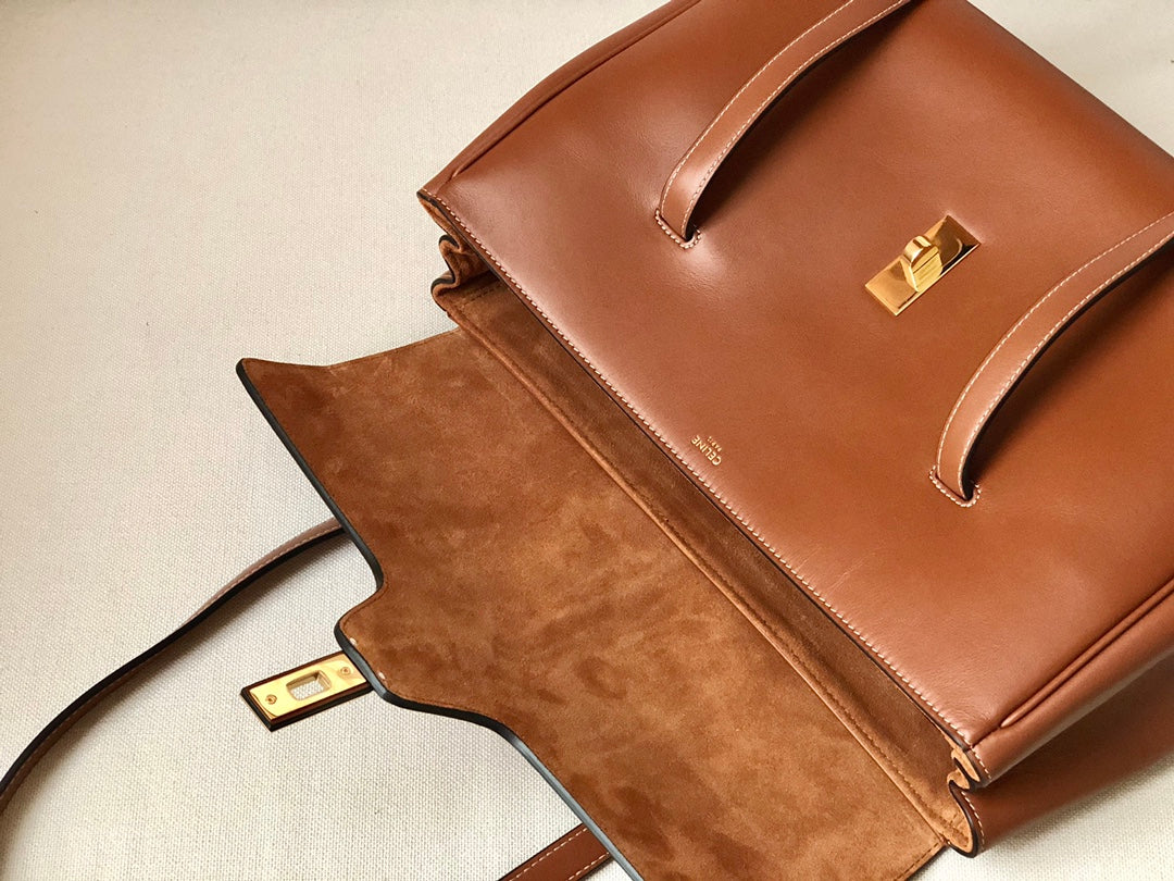 Celine SOFT 16 中號光滑牛皮革手-棕色