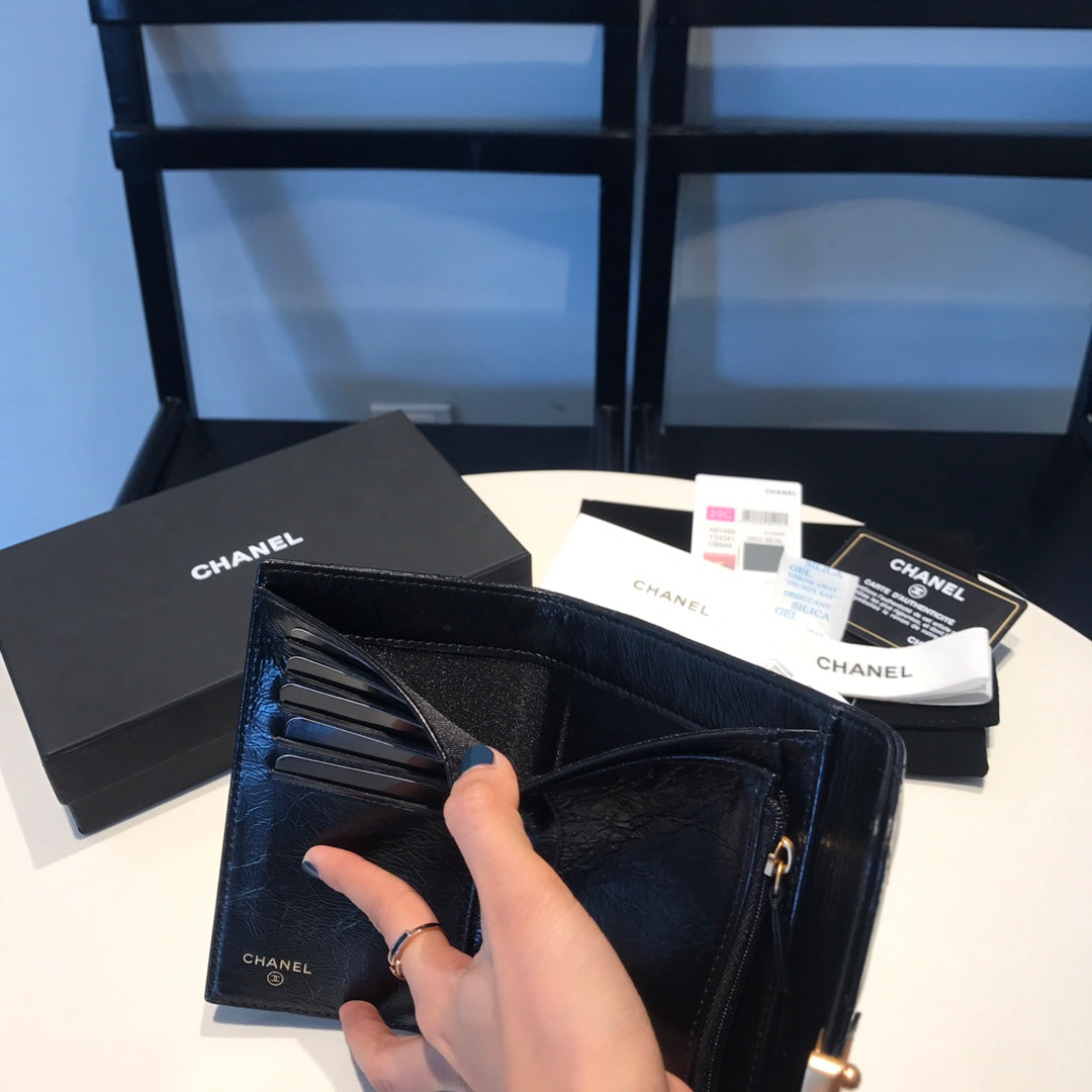 Chanel 油蠟牛皮復古三折中夾