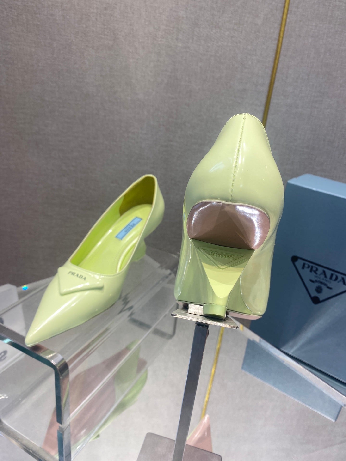 Prada鞋-Prada 尖頭低跟鞋（青蘋果綠）