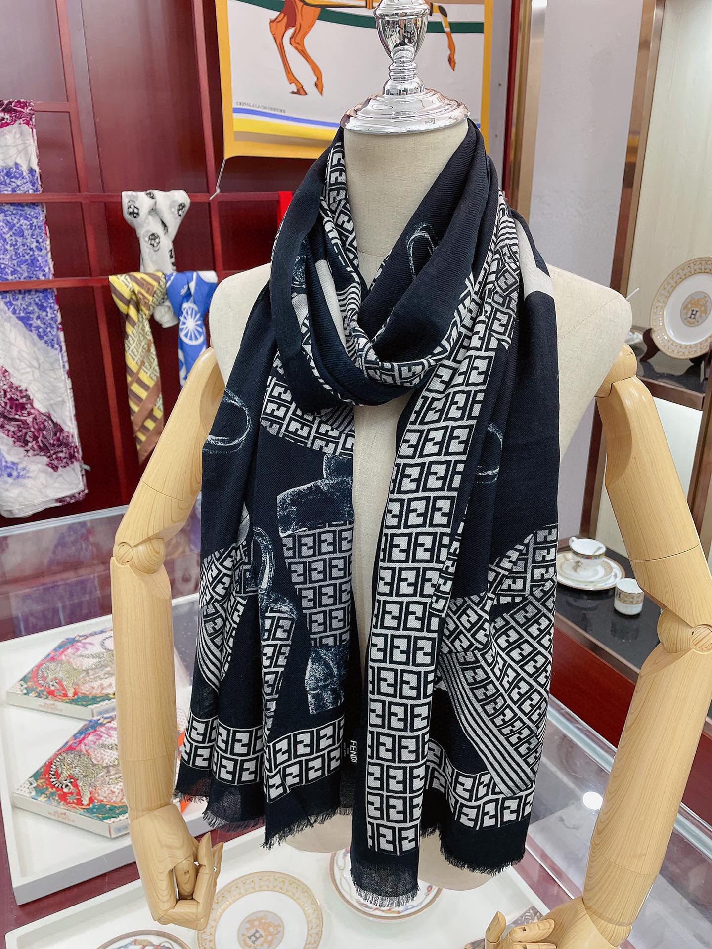 Fendi 羊絨絲巾 大方巾