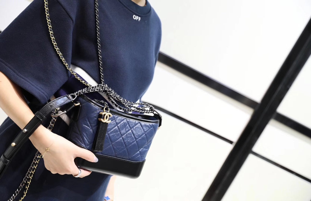 Chanel 小號流浪包-黑籃菱格紋