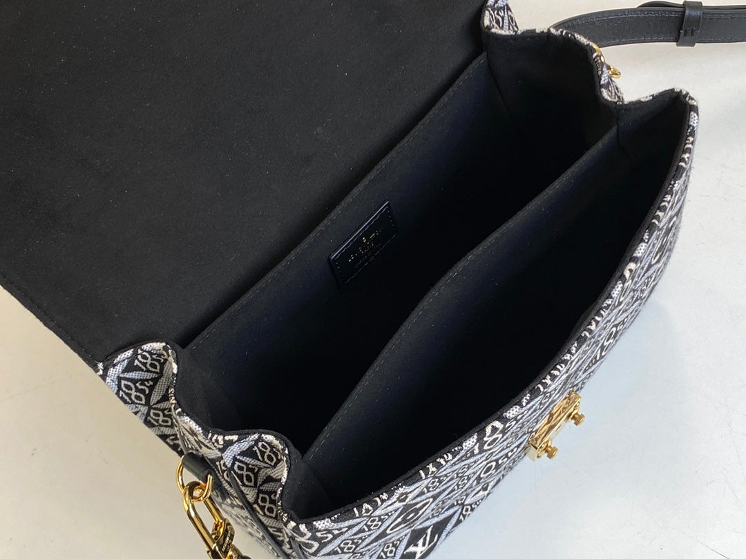 M57272 路L家-2020 冬季 Pochette Métis 郵差包