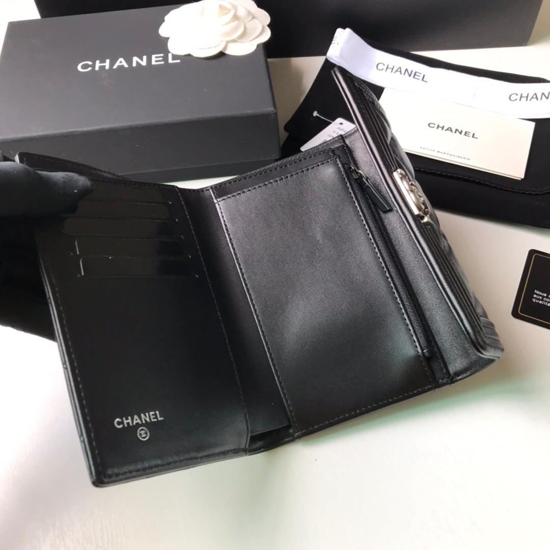 Chanel Leboy 三折中夾-黑色羊皮銀扣
