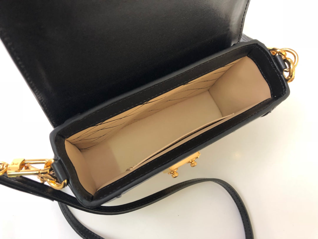 M62553 路L家-Essential Trunk手袋 大號黃花