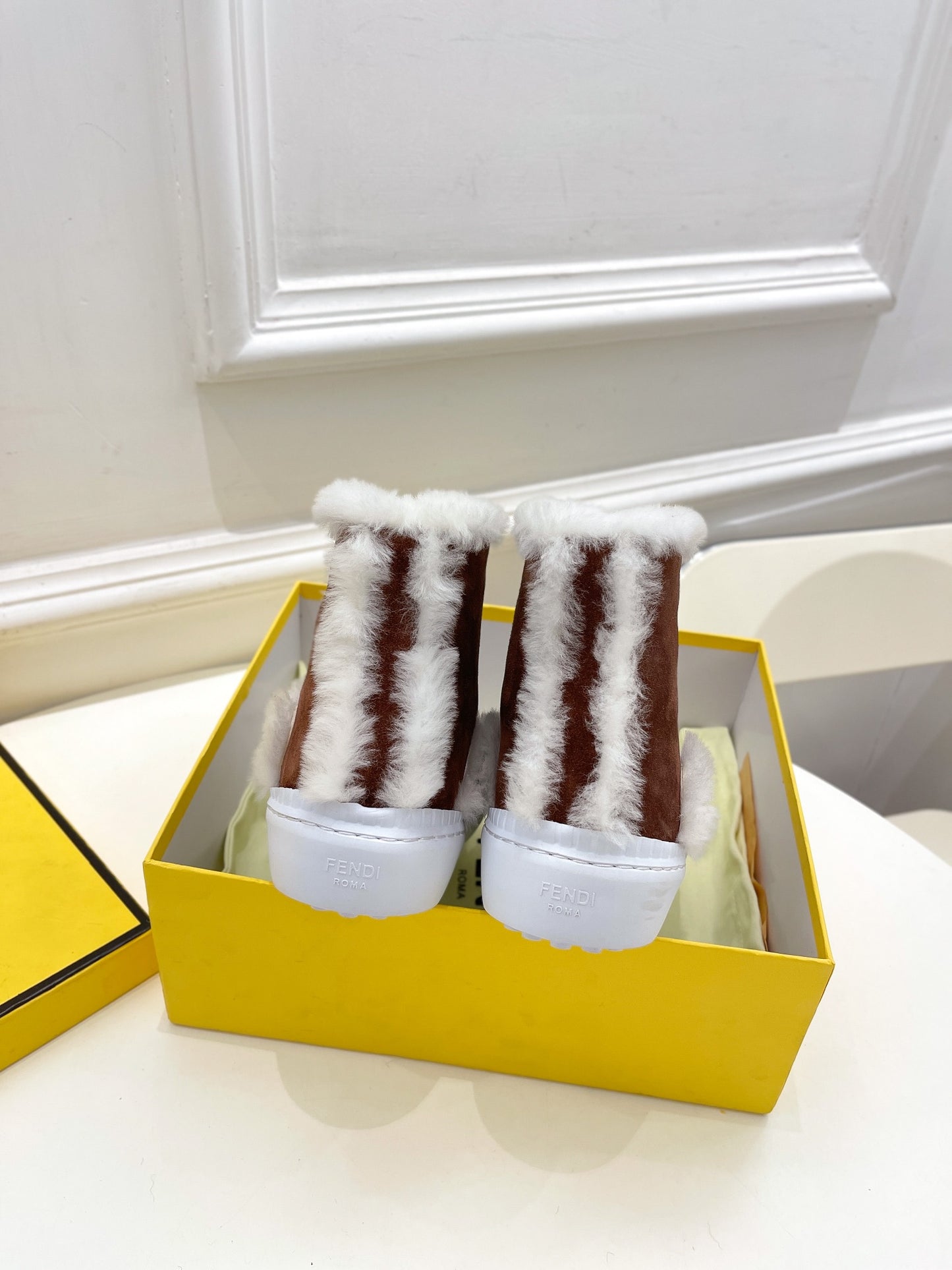 芬F家-英倫風 撲毛馬丁靴（駝色）