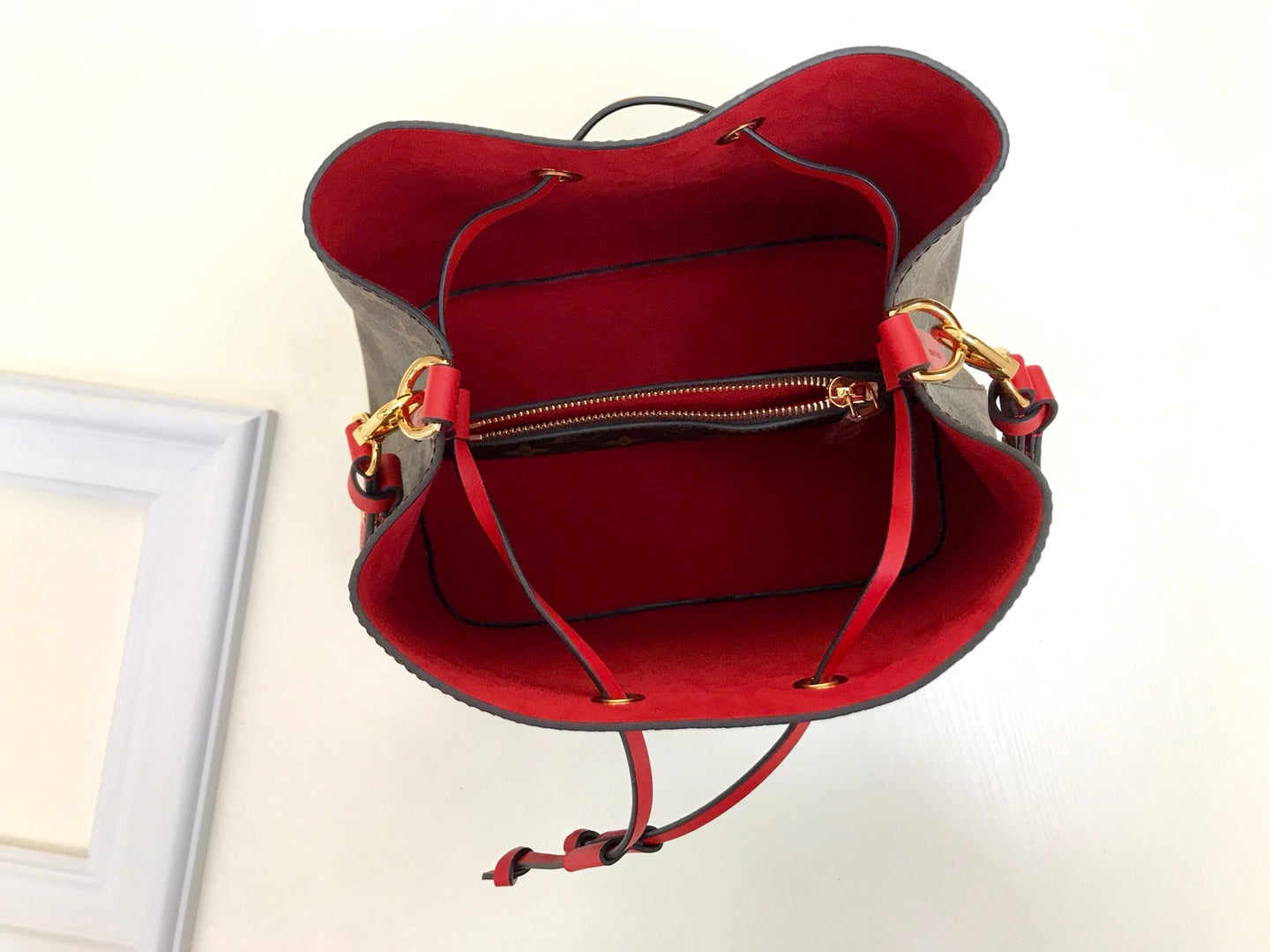 M44021 路L家-2019年春季系列 Neonoe水桶包 紅色