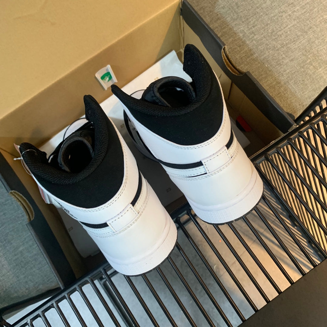 N1K-AJ1Mid 高筒板鞋 休閒鞋 白黑色