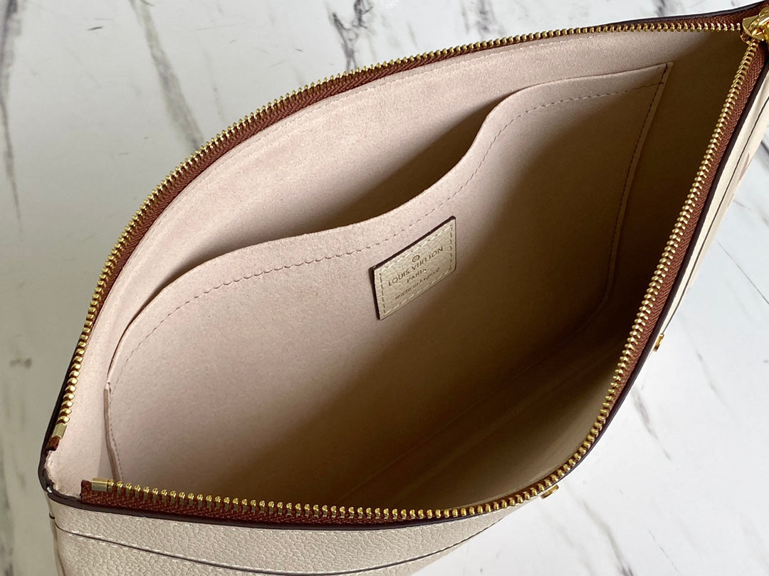 LV M80174 Daily 手拿包
