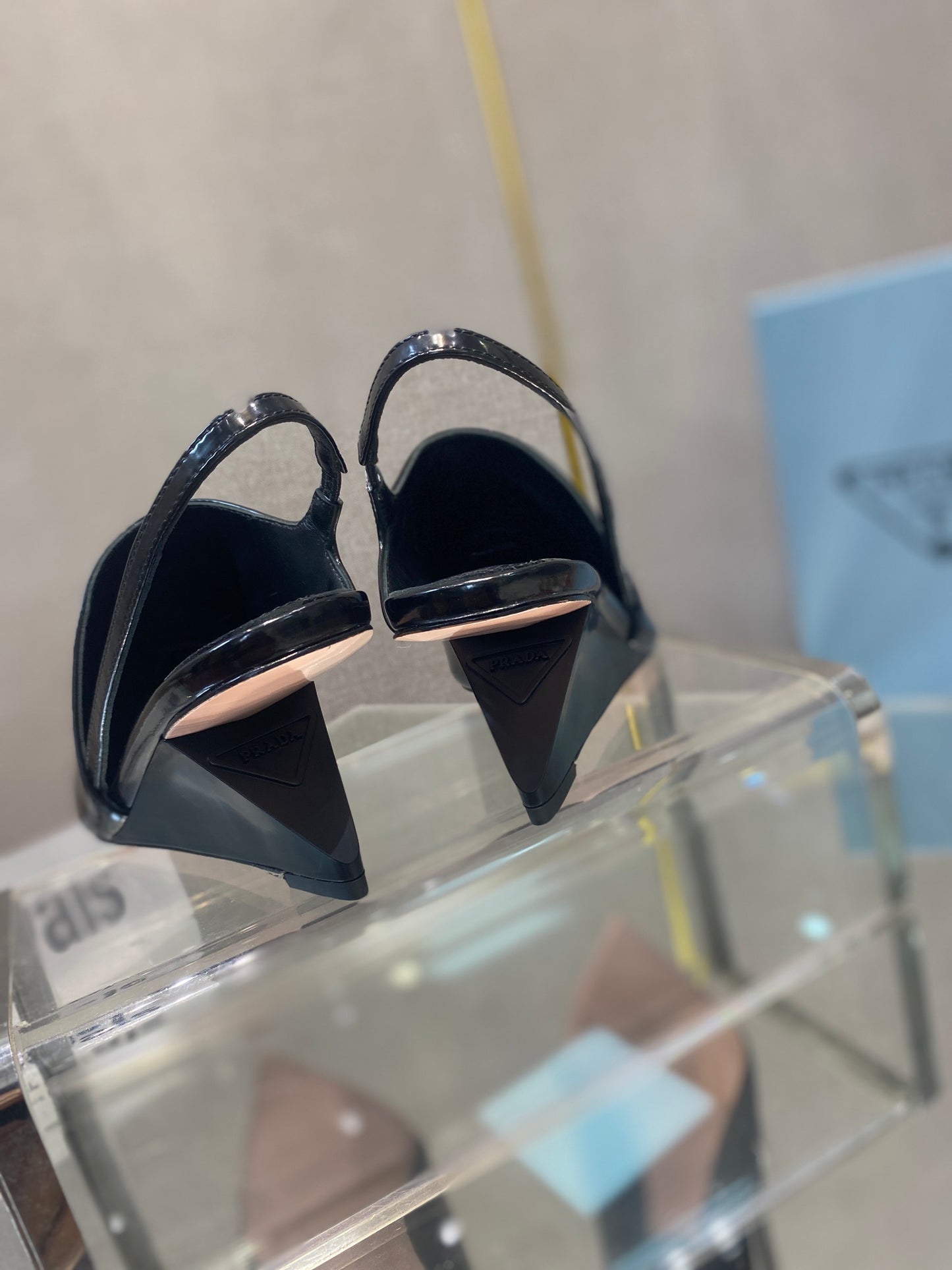 Prada 鞋-Prada 尖頭低跟量跟鞋（黑）
