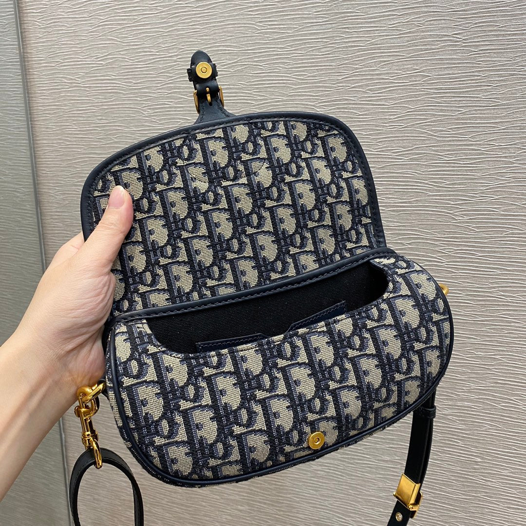 Dior Bobby系列 East-Wes 腋下包 老花