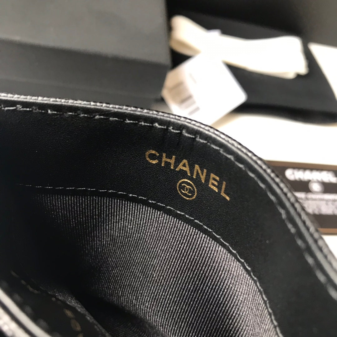Chanel 大Logo卡包