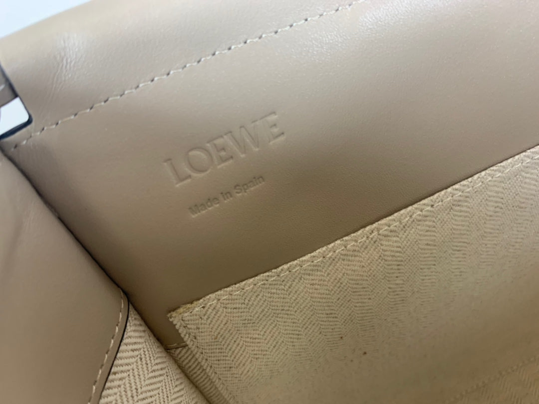 羅L威-Cushion tote 小牛皮 白色