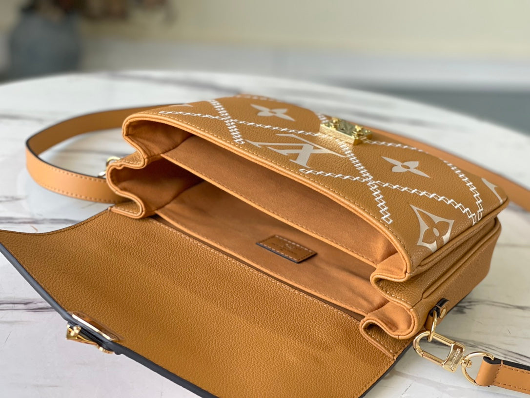 M46018 路L家-2022 春季系列 Pochette Métis 郵差包