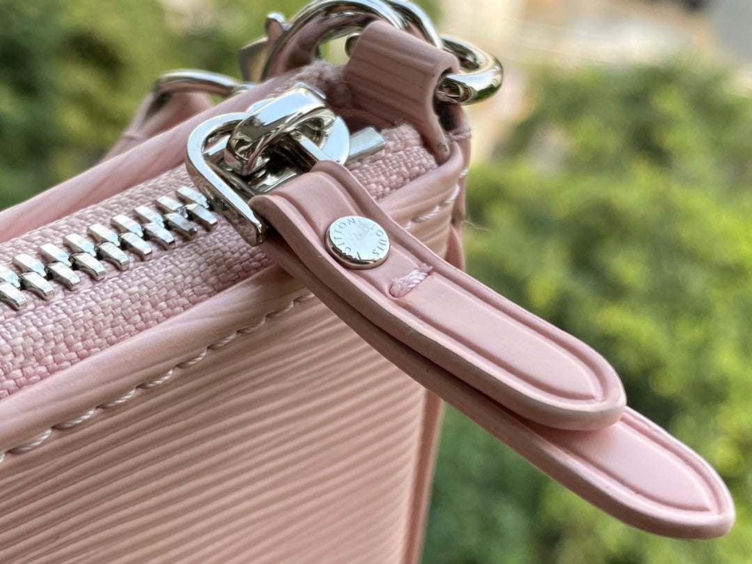 LV M80483 芭蕾粉 Easy Pouch On Strap 手袋