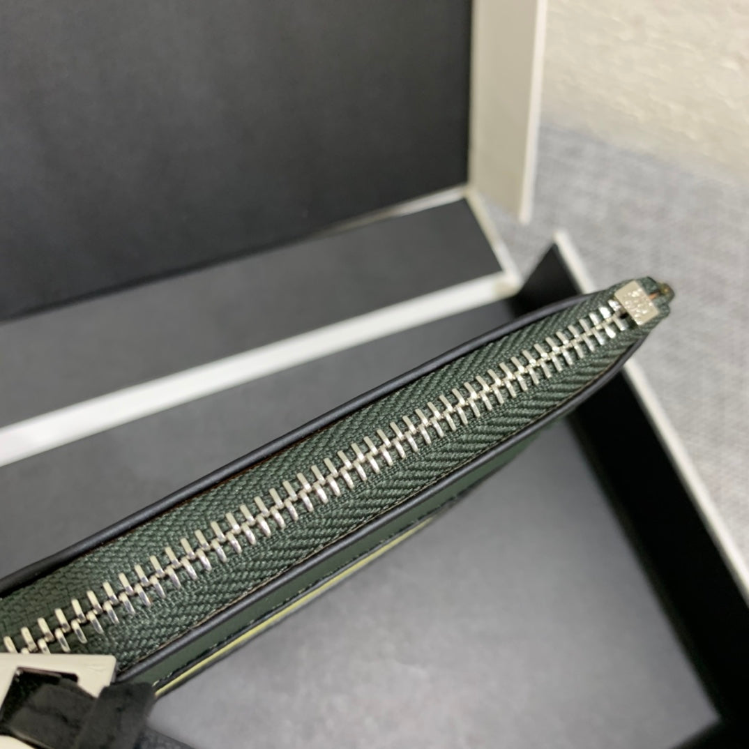 Loewe 拉鍊西瓜卡包