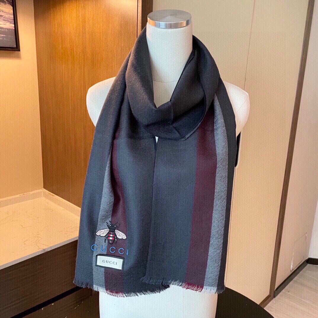 Gucci 蜜蜂羊絨條紋圍巾