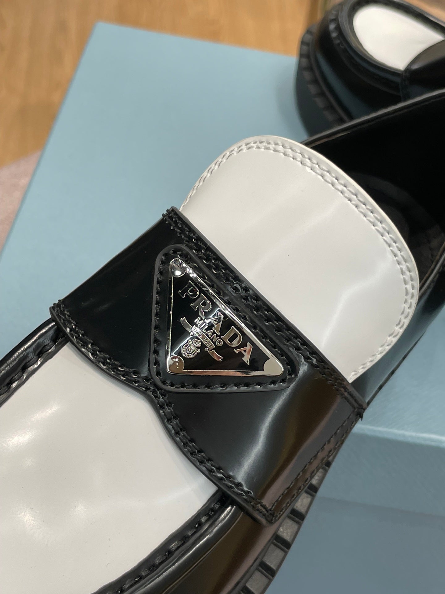 Prada 鞋-Prada 厚底樂福鞋（黑白）