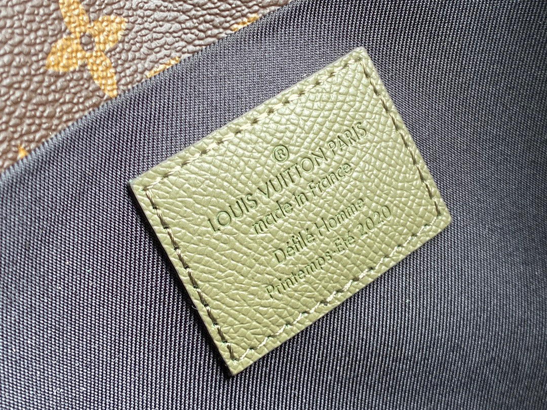 LV M30583 Pochette Voyage Steamer 手袋