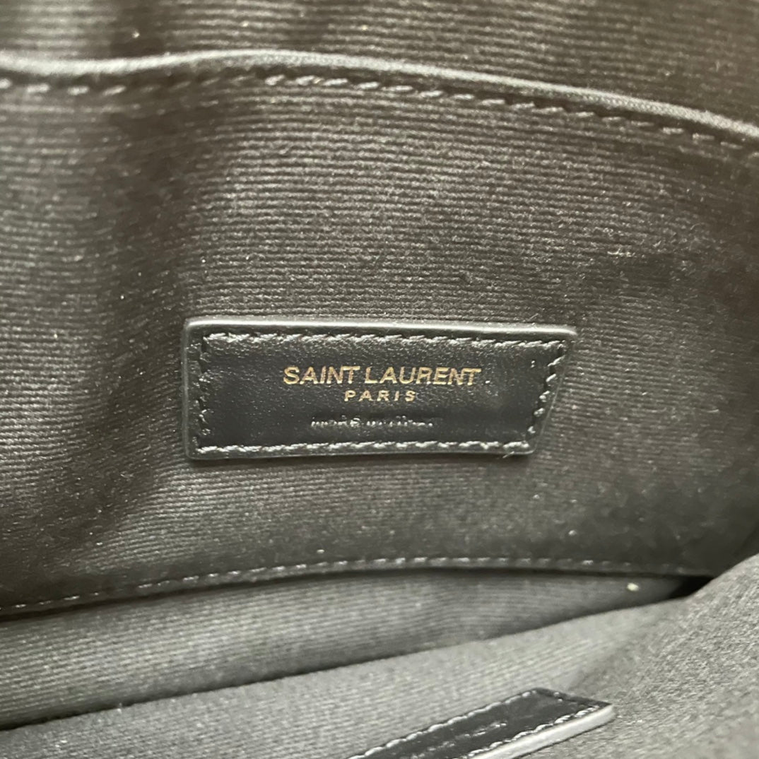 YSL Monogram 手拿包-白山形紋金扣