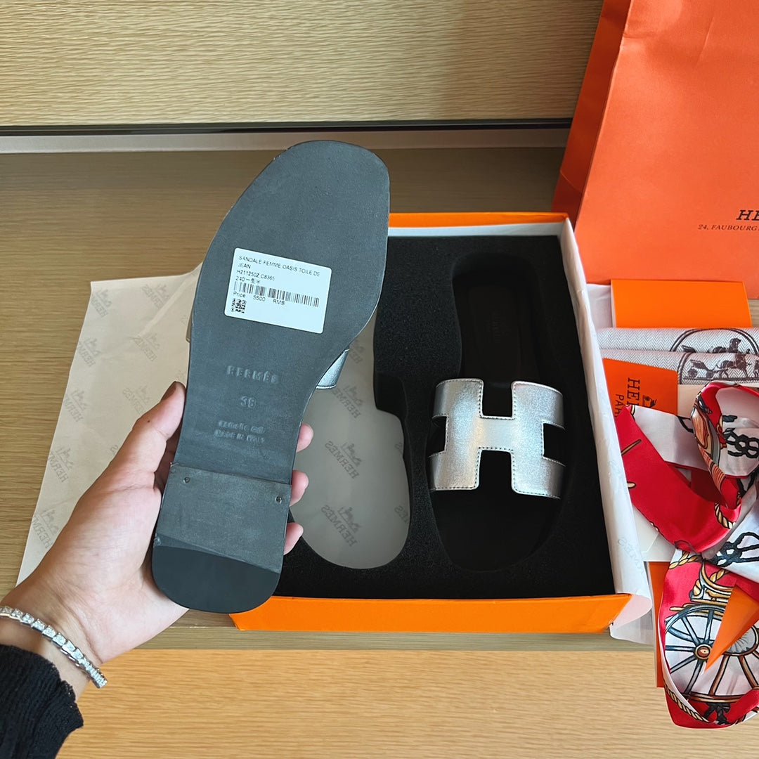 小愛款-經典H拖鞋 純色皮面 全包中底 銀黑色