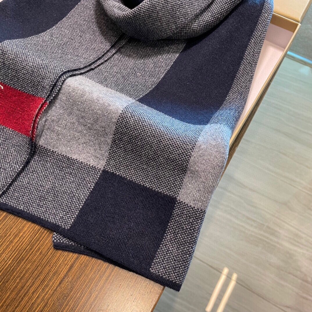 Burberry 英倫格子戰馬繡標圍巾