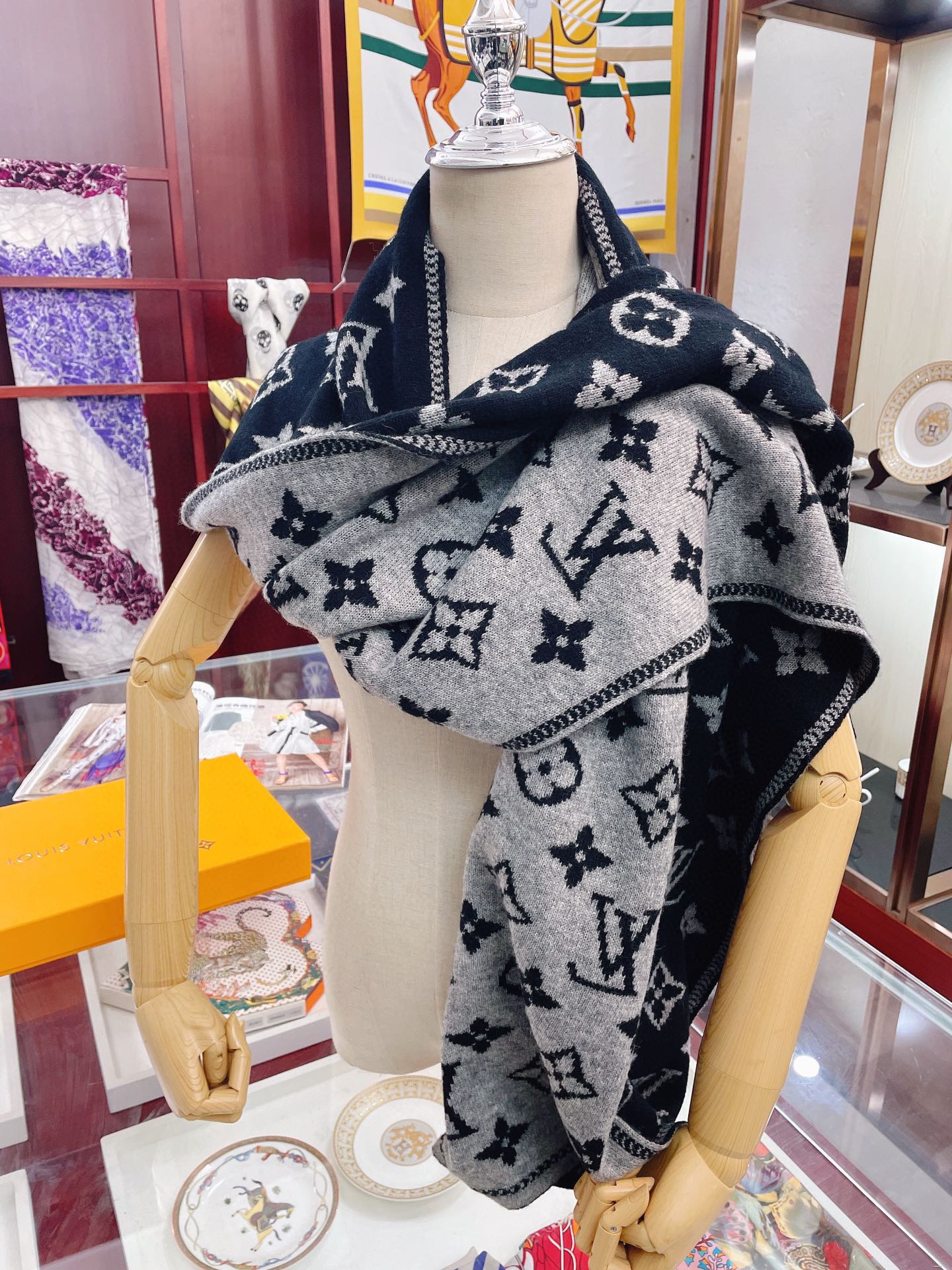LV 羊絨針織圍巾