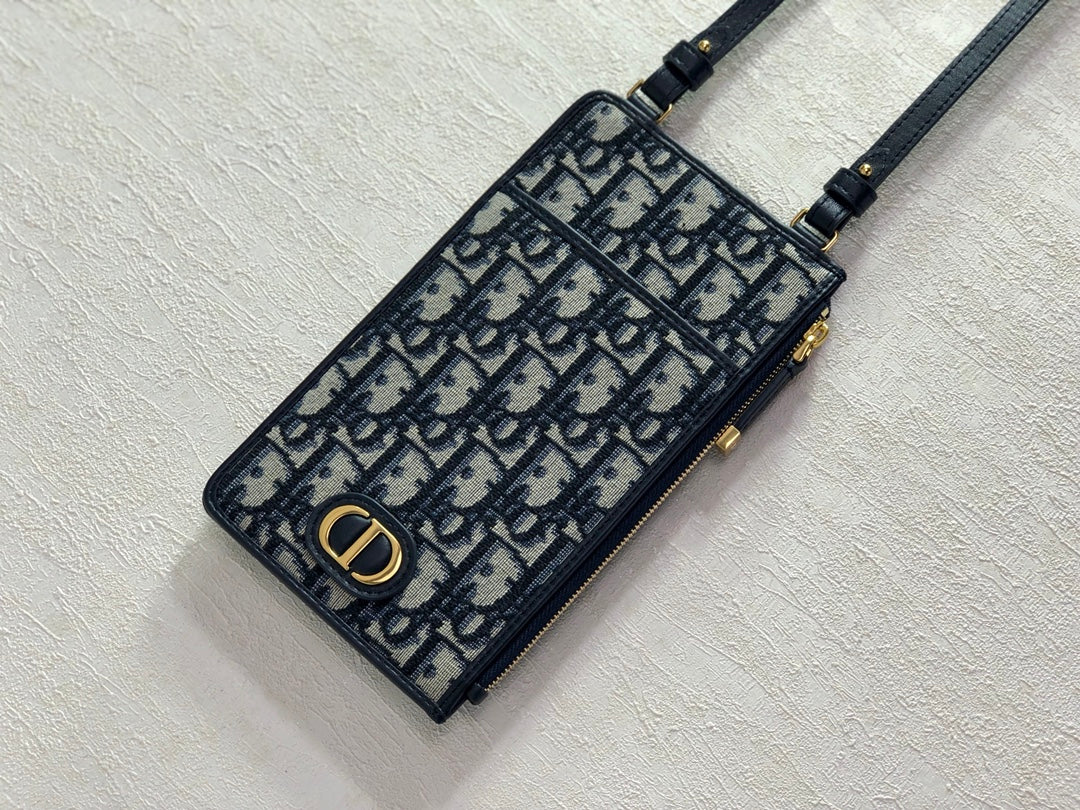 Dior 老花拉鍊扁長夾-附背帶