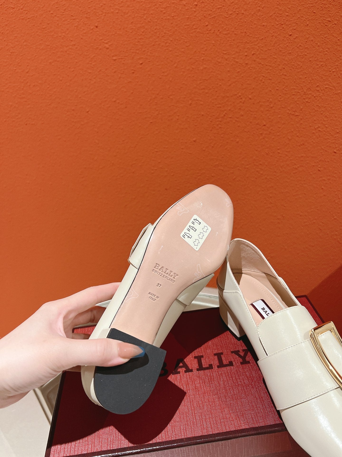 BALLY-經典方扣低跟樂福鞋 杏色