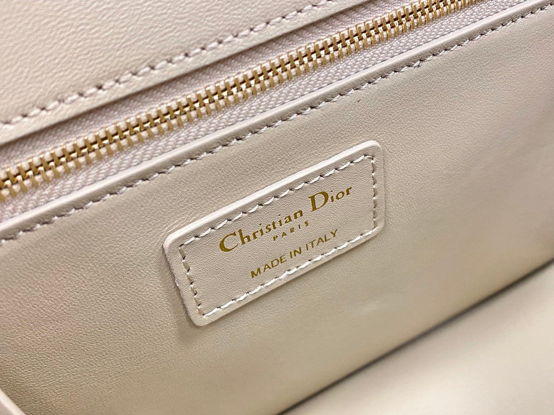 Dior 蒙田 30 Montaigne系列-24cm-牛皮平紋-熔岩棕珐瑯扣