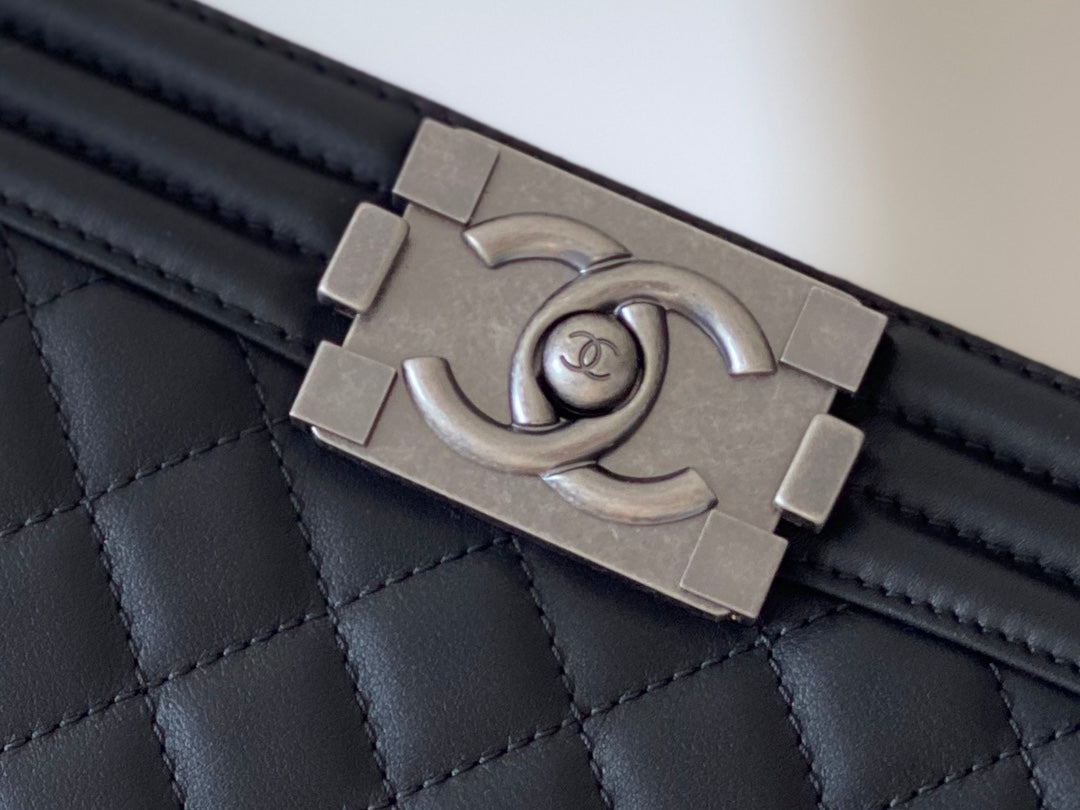 Chanel Leboy Mini-黑色胎牛皮-復古銀扣