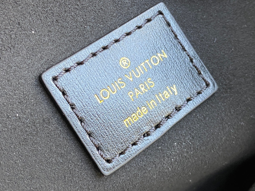 M57272 路L家-2020 冬季 Pochette Métis 郵差包