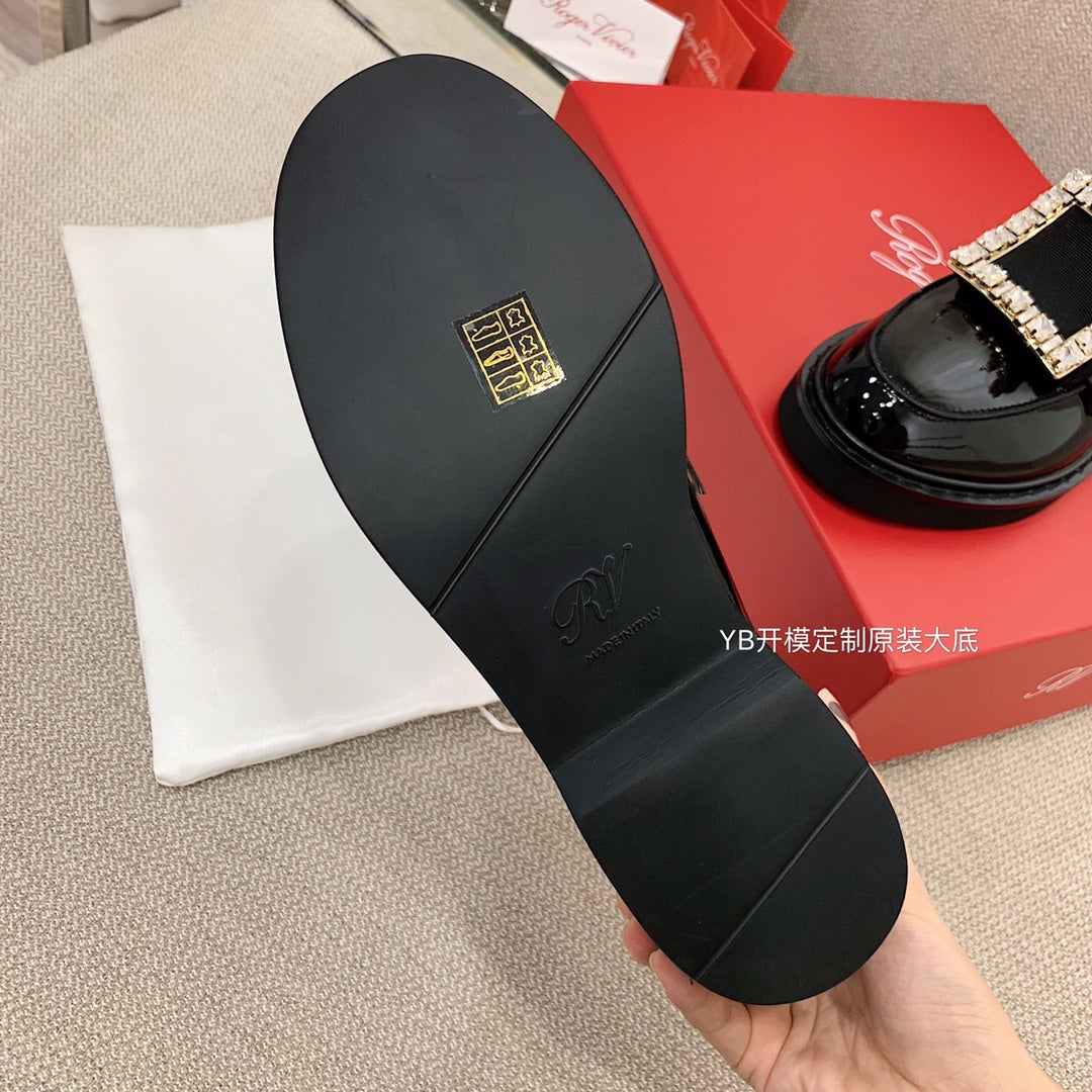 R方扣頭鞋-22SS 鑲鑽漆皮福樂鞋