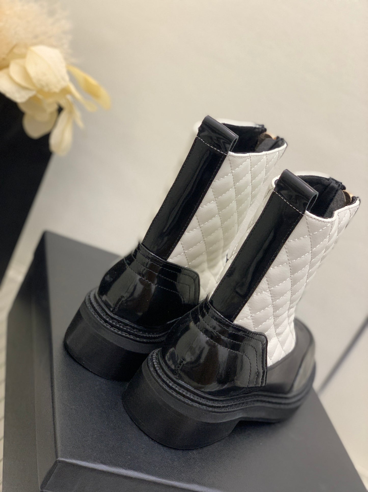 小香家-2022走秀款 菱格拉鏈中筒靴 白色