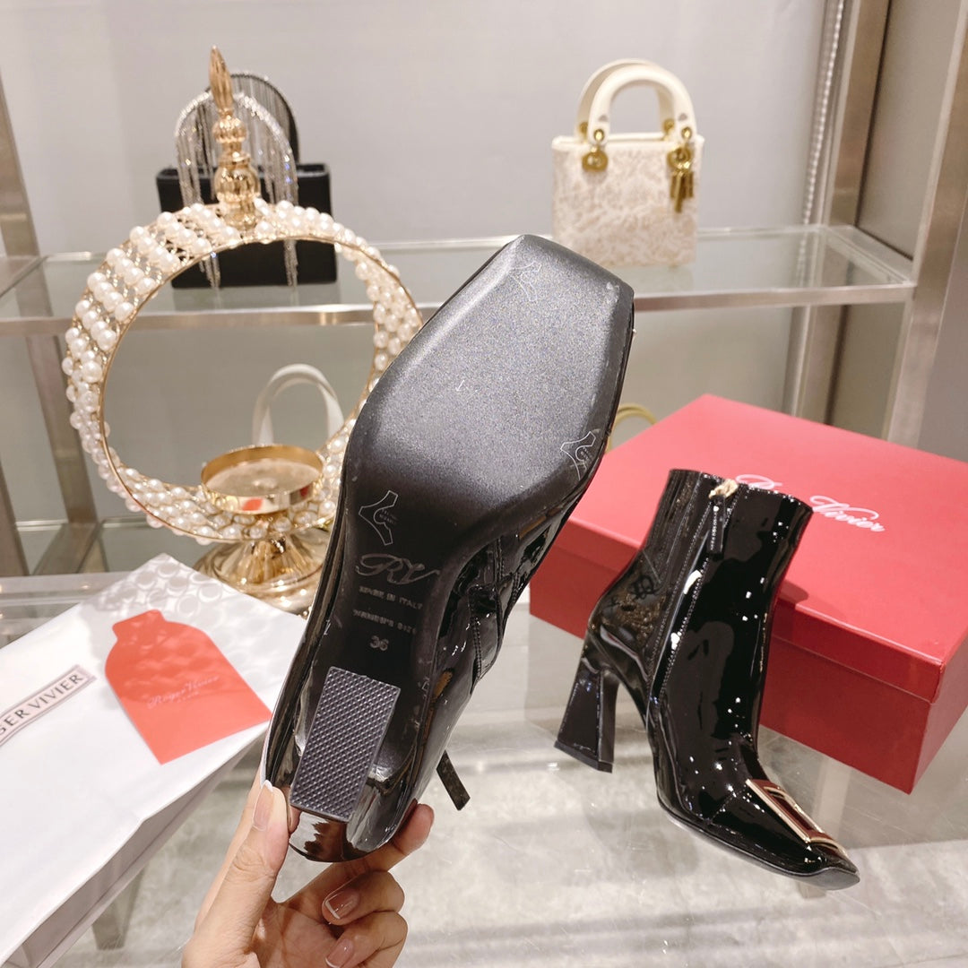 R方扣頭鞋-2022秋季新款 金屬方頭短靴 漆皮黑色