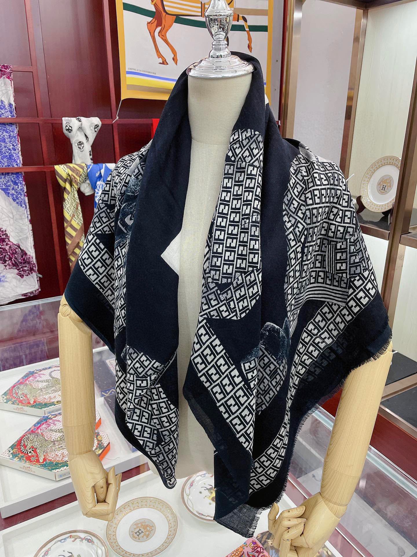 Fendi 羊絨絲巾 大方巾