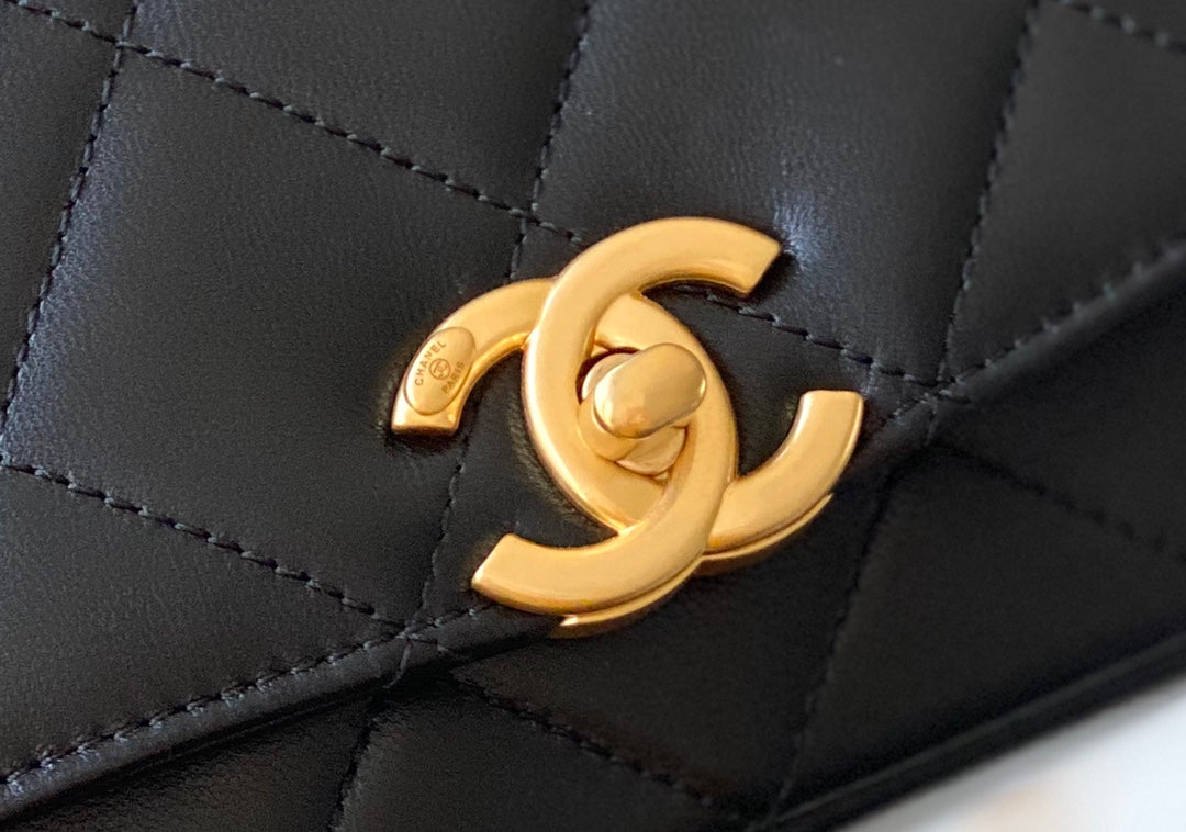 Chanel 復古金幣鏈條口蓋包