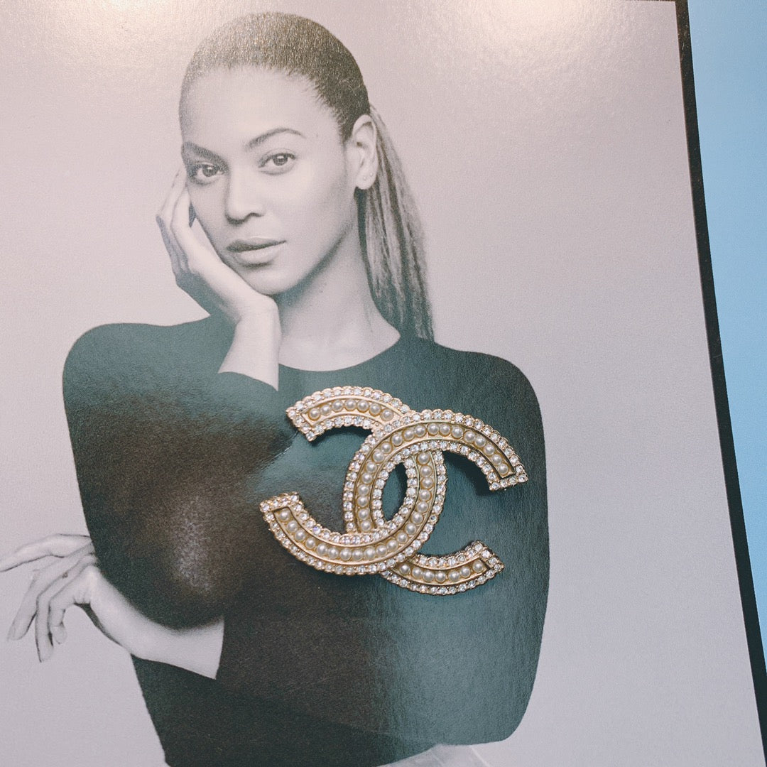 Chanel 胸針