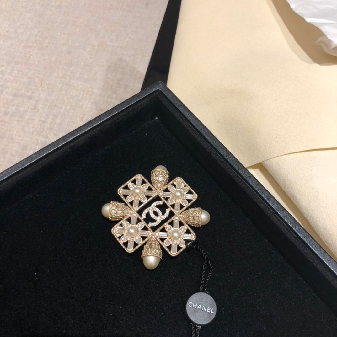 Chanel 胸針