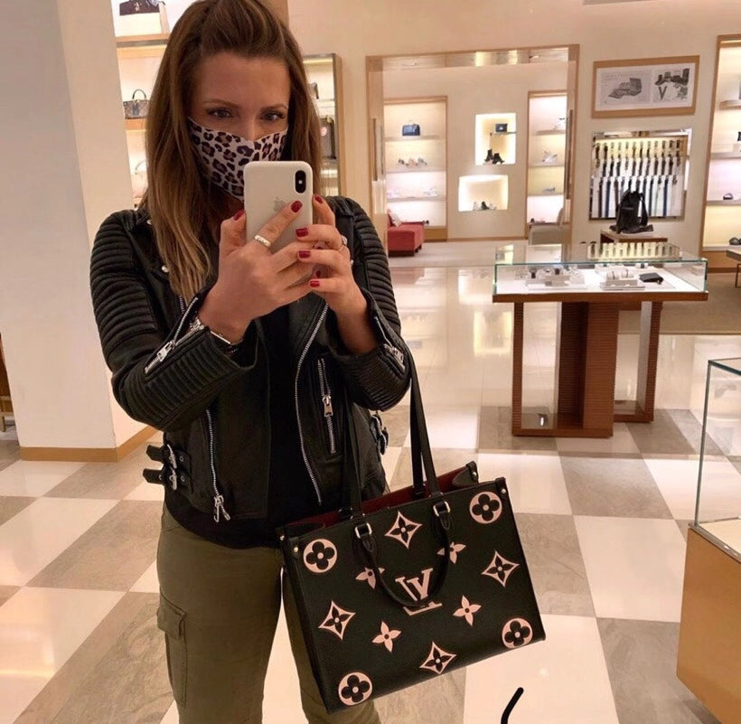 M45495 路L家-Onthego Tote 包 中號 上身照