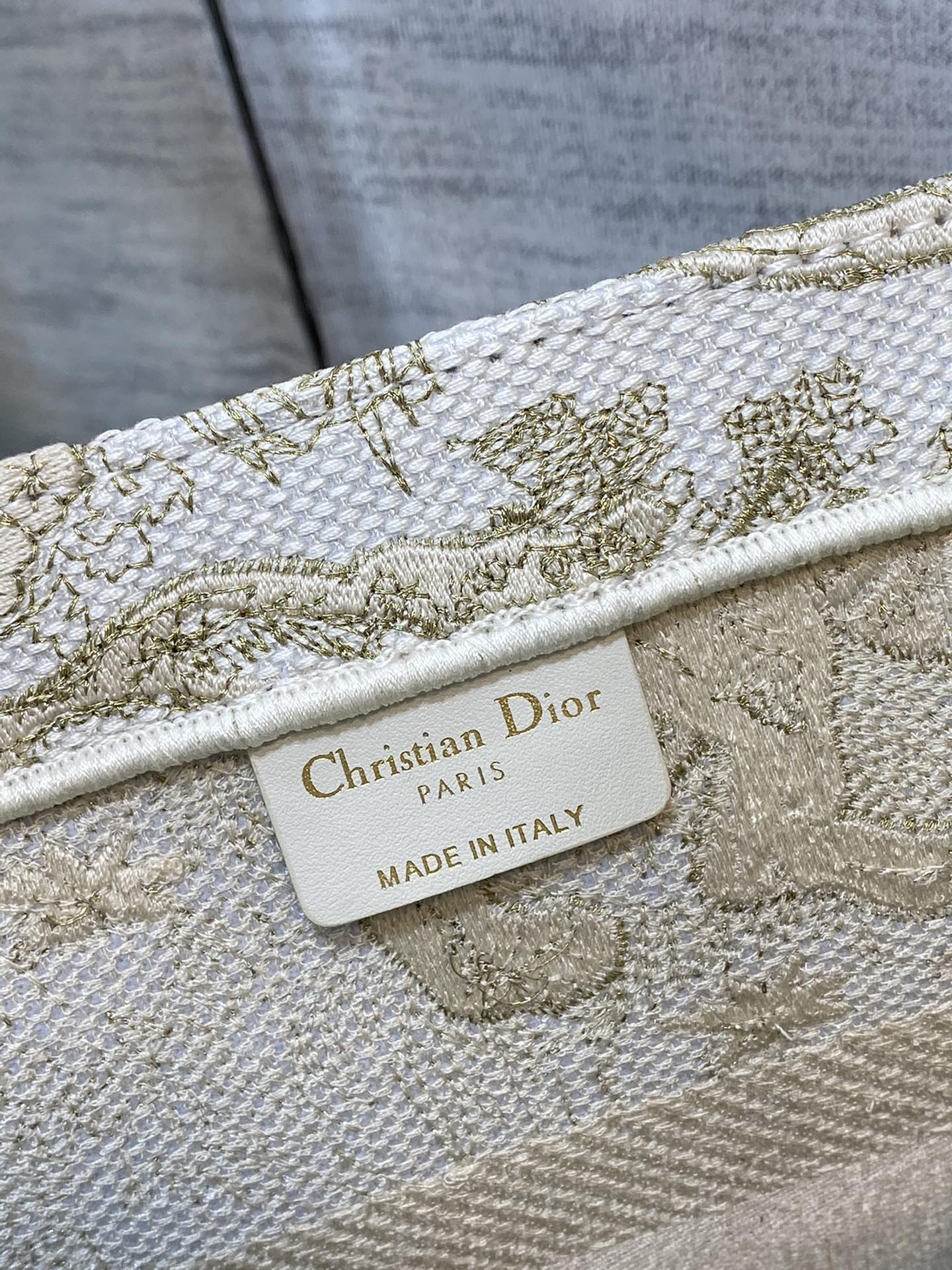 Dior Book Tote-小號36.5cm-金色老虎 聖誕限定
