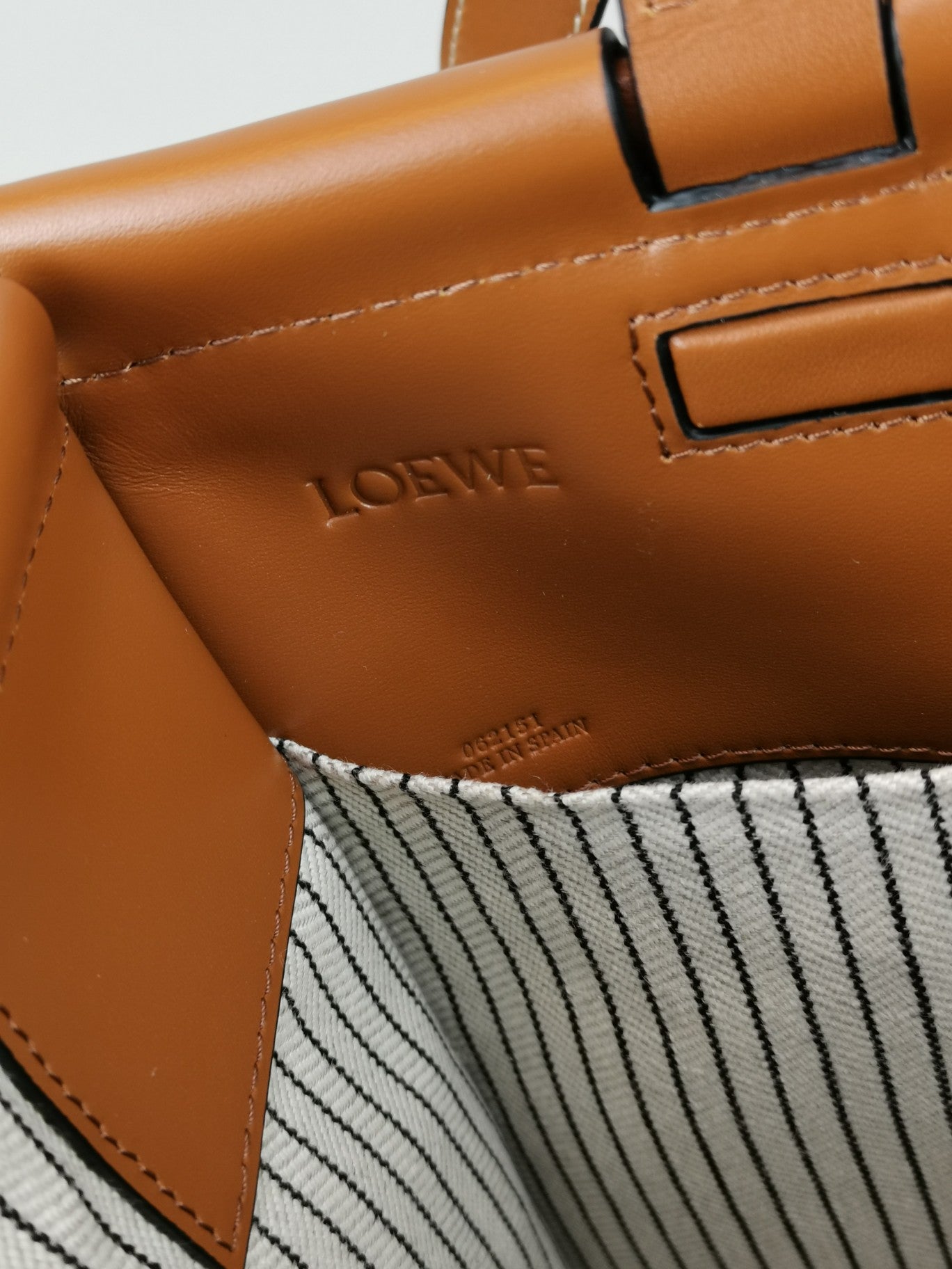 羅L威-Cushion tote 小牛皮 牛仔色