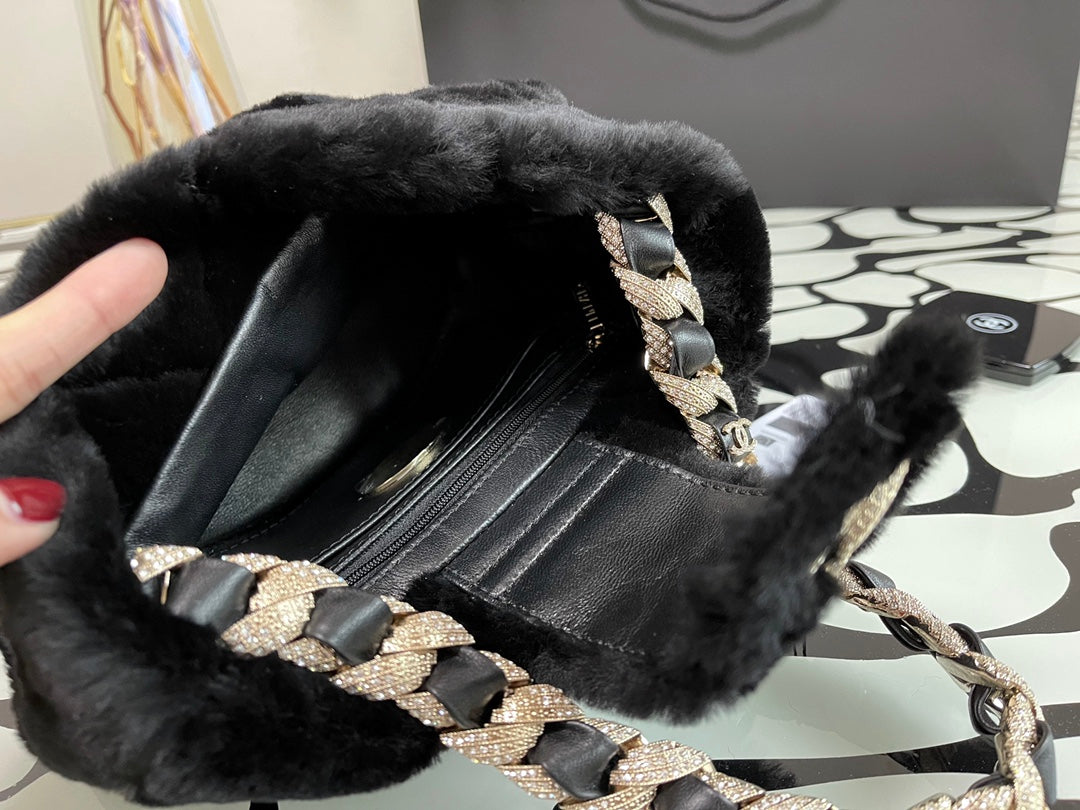 Chanel 剪羊毛鑽鏈包