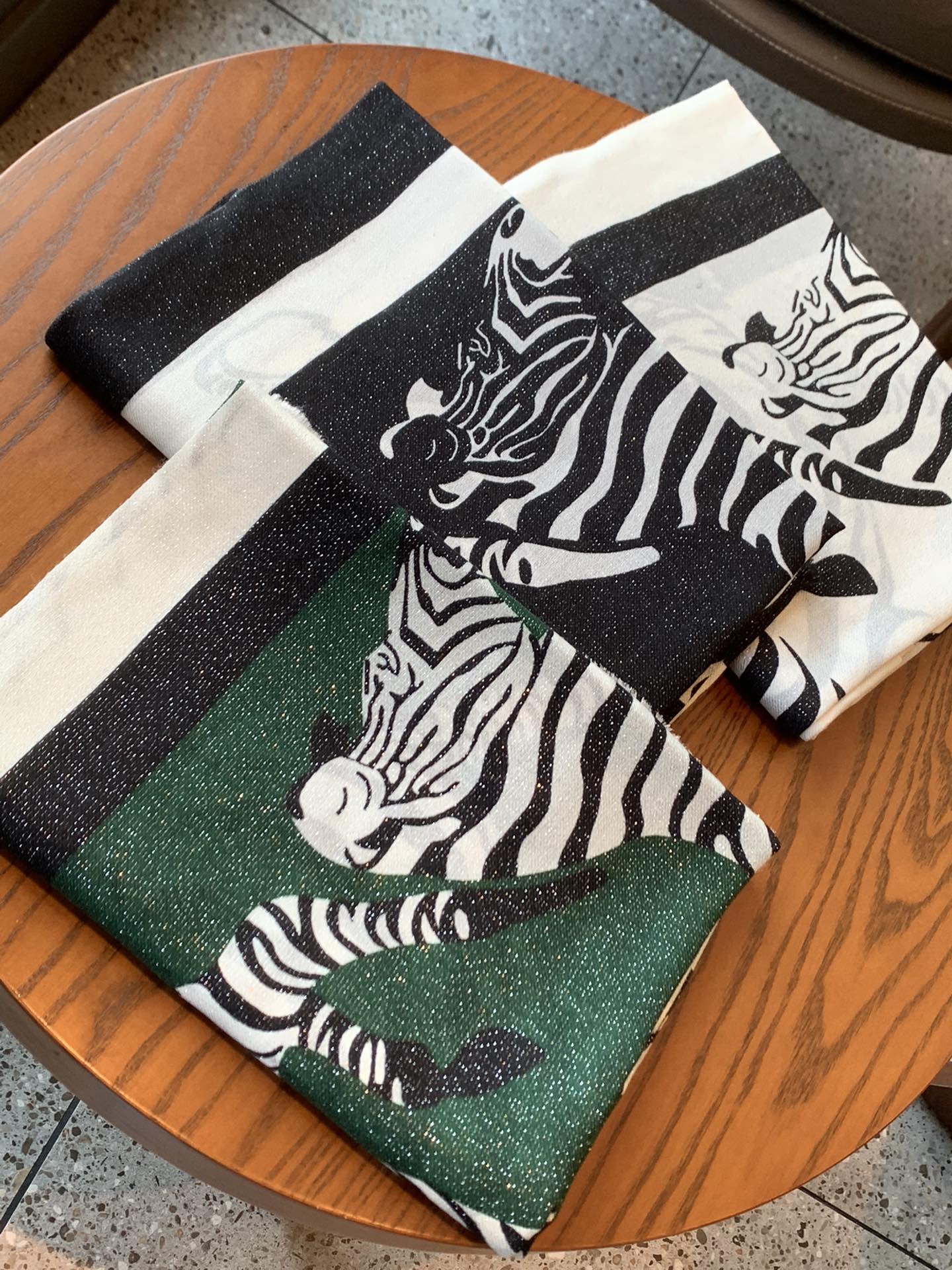 小愛款-駿馬典禮長圍巾 100*200cm 羊絨印花 白色