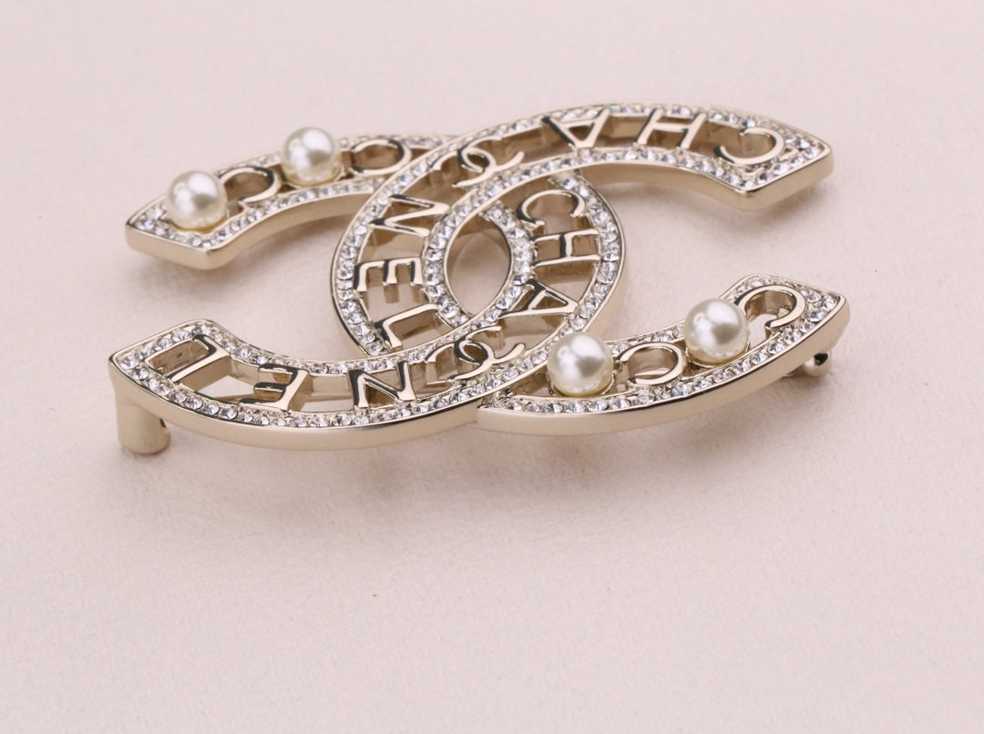 Chanel 胸針