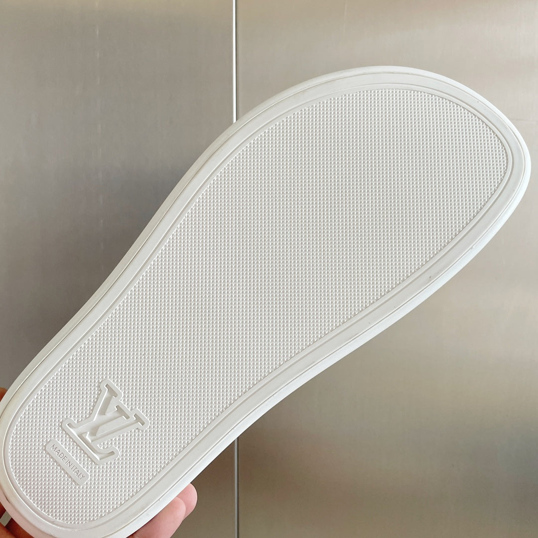 路L家-2023新款 Trainer系列 Monogram 壓紋拖鞋 白色
