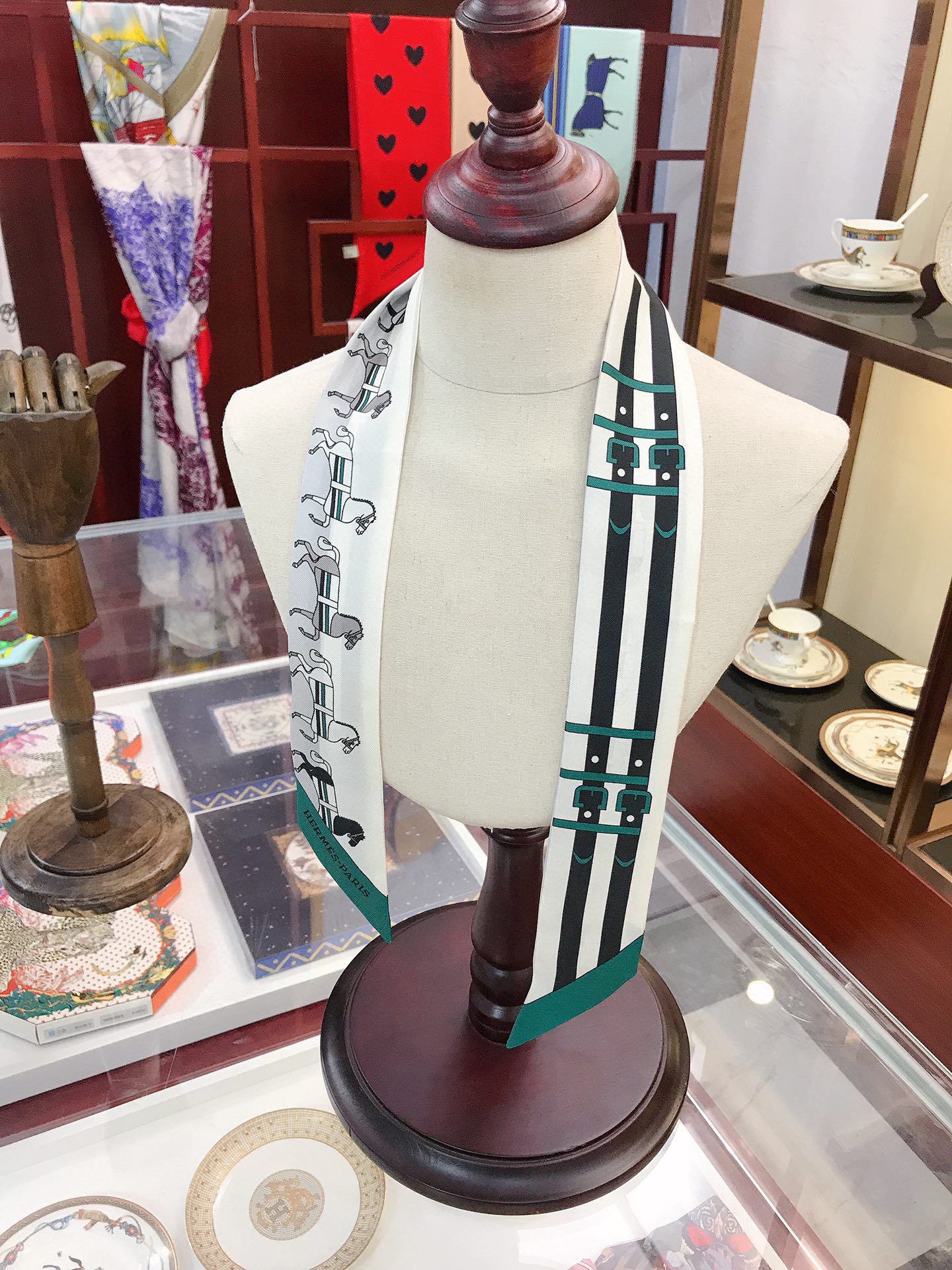小愛款-全新系列Twilly-5*86cm-100%真絲斜紋雙面