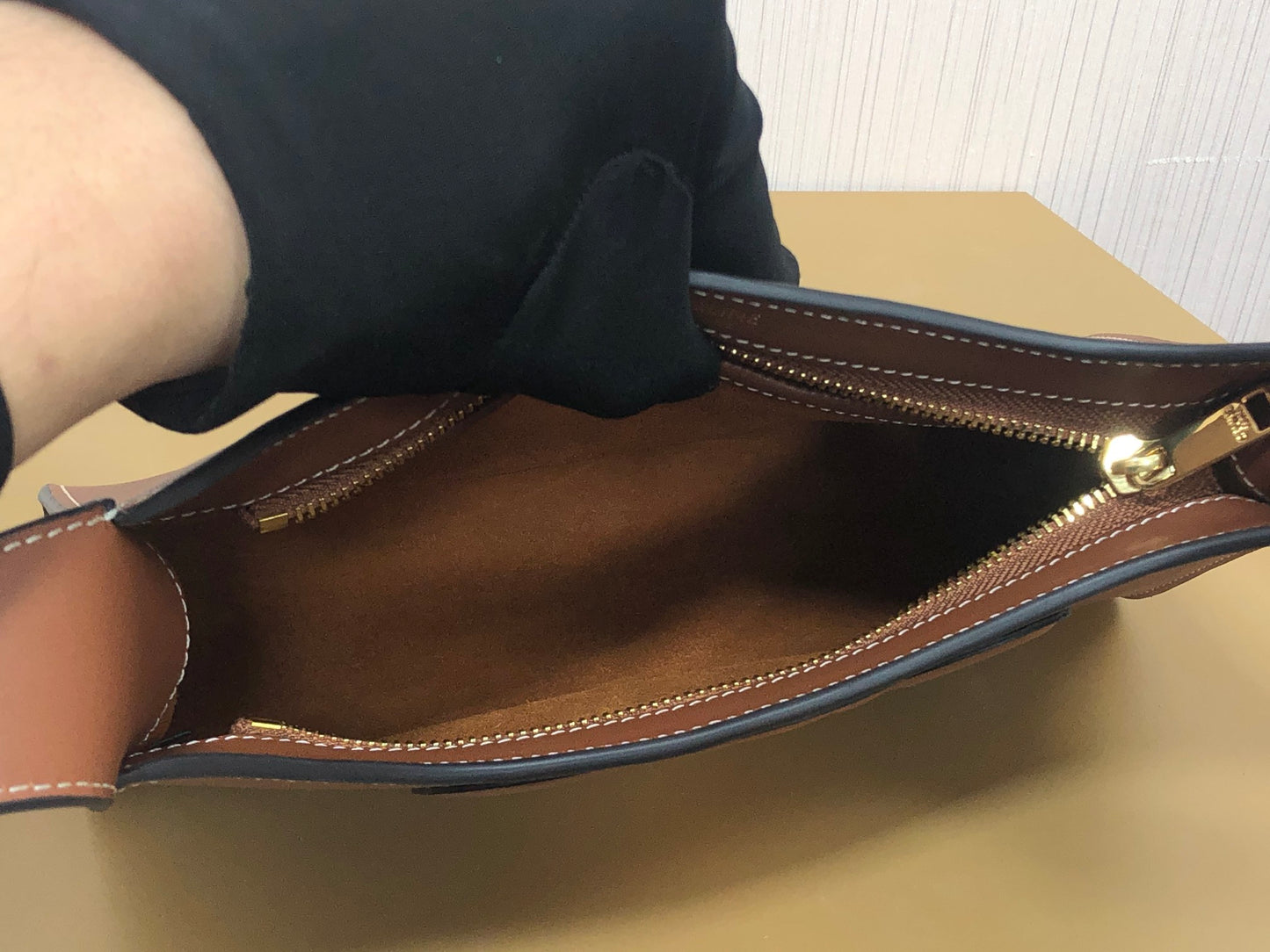 賽C家-22s春夏新品｜CUIR TRIOMPHE 光滑牛皮革肩背包