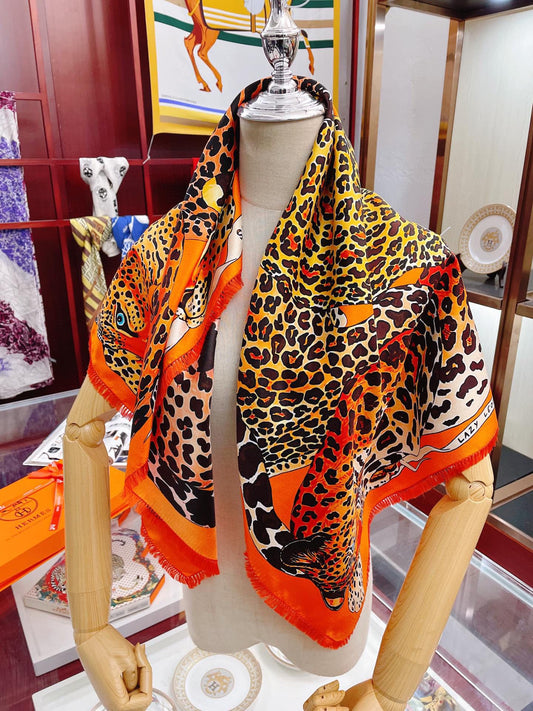 Hermes 慵懶花豹90絲巾